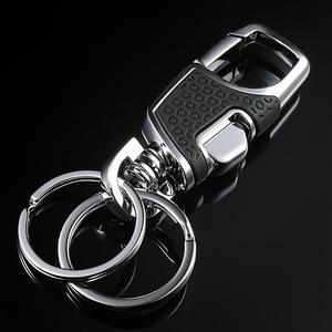 高級亜鉛合金製車用キーホルダー、アップグレードされた二連リングデザイン、耐久性の高い鉄チェーン、紛失防止のレザーキーリング、ユニバーサル対応、モダンスタイル