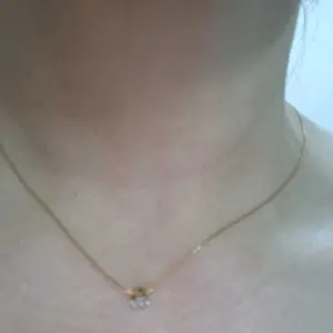 Kalung Titanium Wanita dengan Liontin Berlian Anti Karat & Tidak Pudar Hypoallergenic Desain Minimalis Korea Cocok untuk Sehari-hari AS03