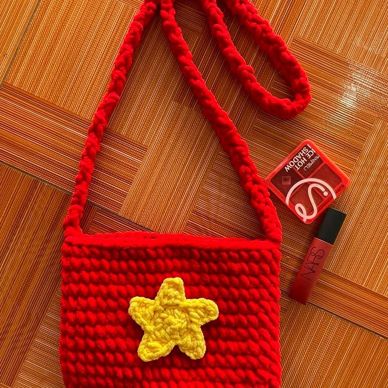 Túi đỏ sao vàng bằng nhung đũa, mềm mịn, size to 2