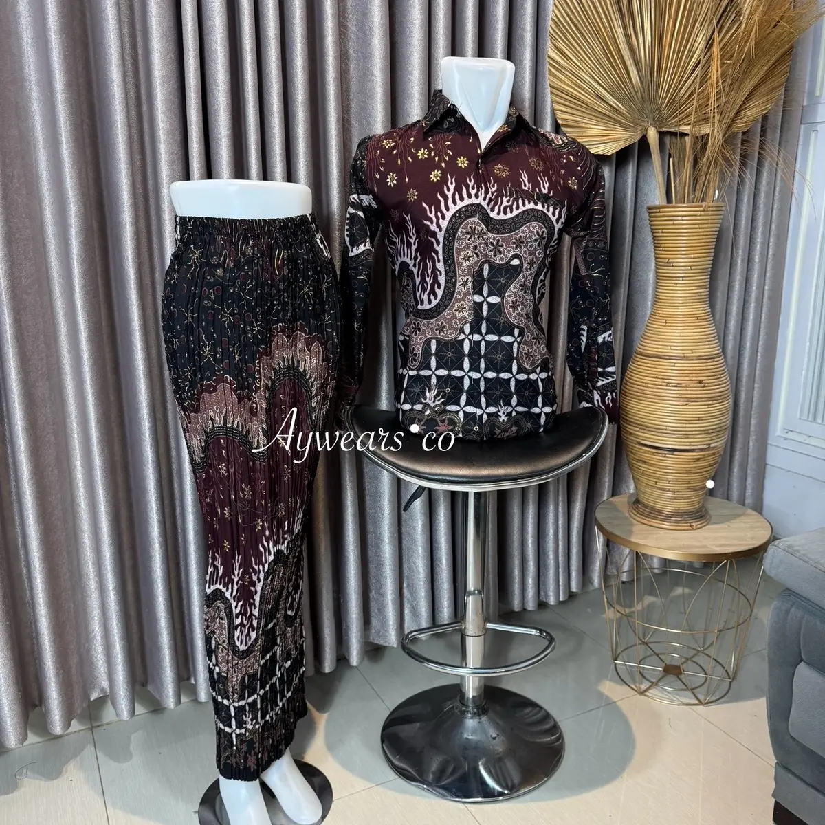 Aywears • Batik Couple Arshaka burgundy cocok/ batik couple kemeja batik dan rok prisket / batik pesta burgundy Setelan
