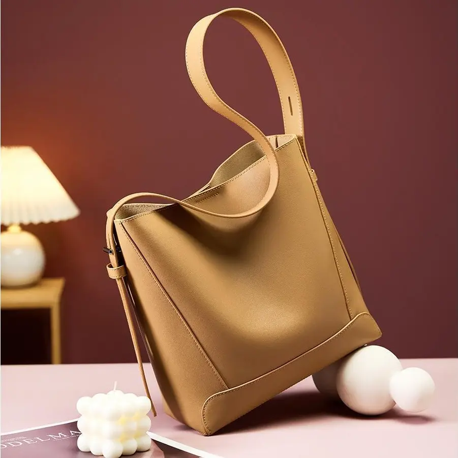 New Genuine Leather Big Bag Bag for Women Spring/Summer 2024 New Women's Bag Crossbody Bag All-Matching Genuine Leather Shoulder Large Capacity Commuter Bucket Bag