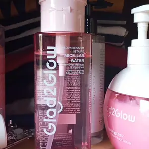 【Ready Stock】Glad2Glow Cherry Blossom Micellar Waters - Pembersih Makeup wajah Waterproof Hapus Riasan Tahan Air dengan Centella dan Tanpa Iritasi untuk Kulit Sensitif dan Berjerawat make up remover micellar water glow/cleansing oil g2glow