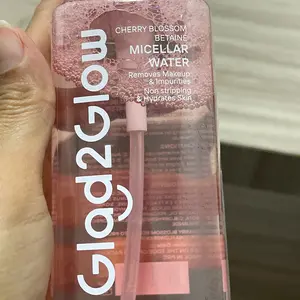 【Ready Stock】Glad2Glow Cherry Blossom Micellar Waters - Pembersih Makeup wajah Waterproof Hapus Riasan Tahan Air dengan Centella dan Tanpa Iritasi untuk Kulit Sensitif dan Berjerawat make up remover micellar water glow/cleansing oil g2glow