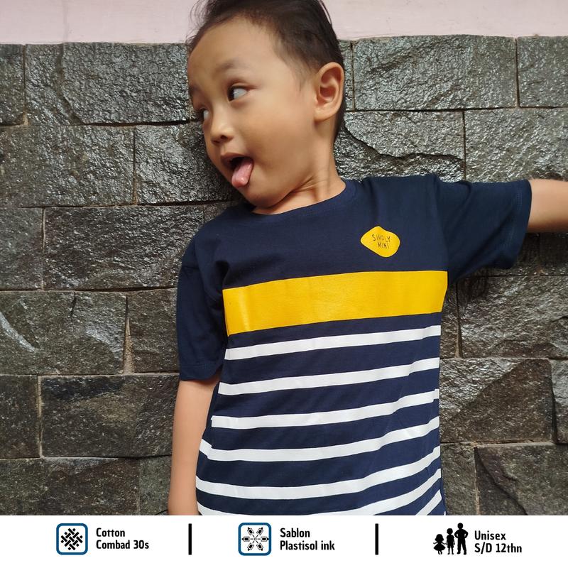 Simplymini 009 Atasan Kaos Anak Laki Laki Lengan Pendek Sablon Depan Stripes Series Warna Maroon 3