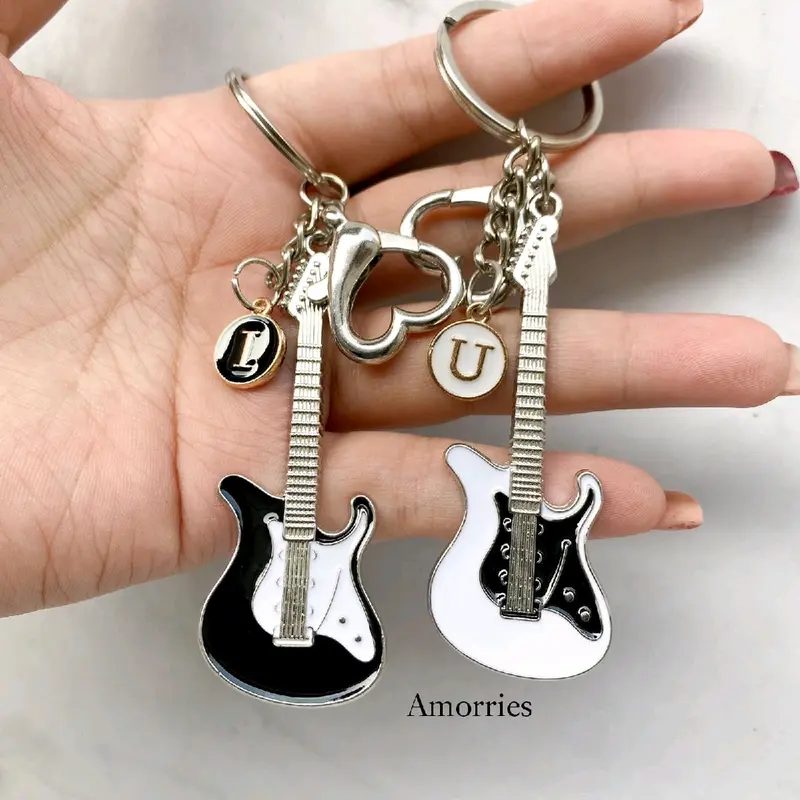 Gantungan Kunci Gitar Couple Huruf/ Keychain Guitar Unik Besar Dan Kecil 1