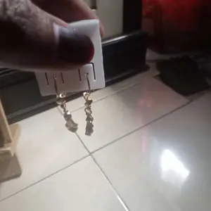 Anting Berlapis Emas Permata Ada Bandulnya Macam Macam Model Kategori Pertama
