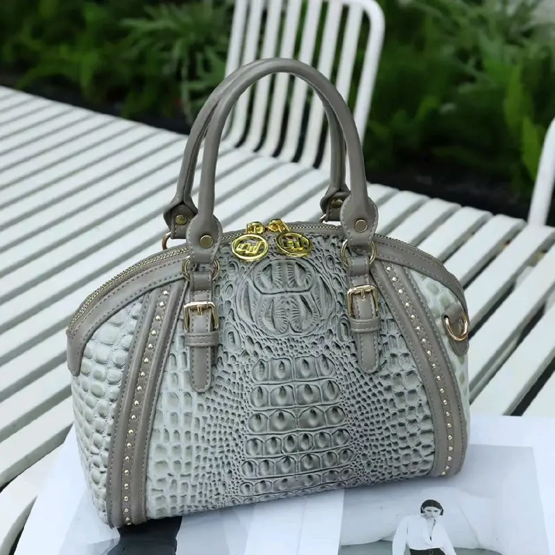 Defino Bella 6026 tas fashion limited edition, harga terjangkau, tas iriginal, tas pesta terbest seller, kwalitas terjamin otiginal, semua bahan premium. 4