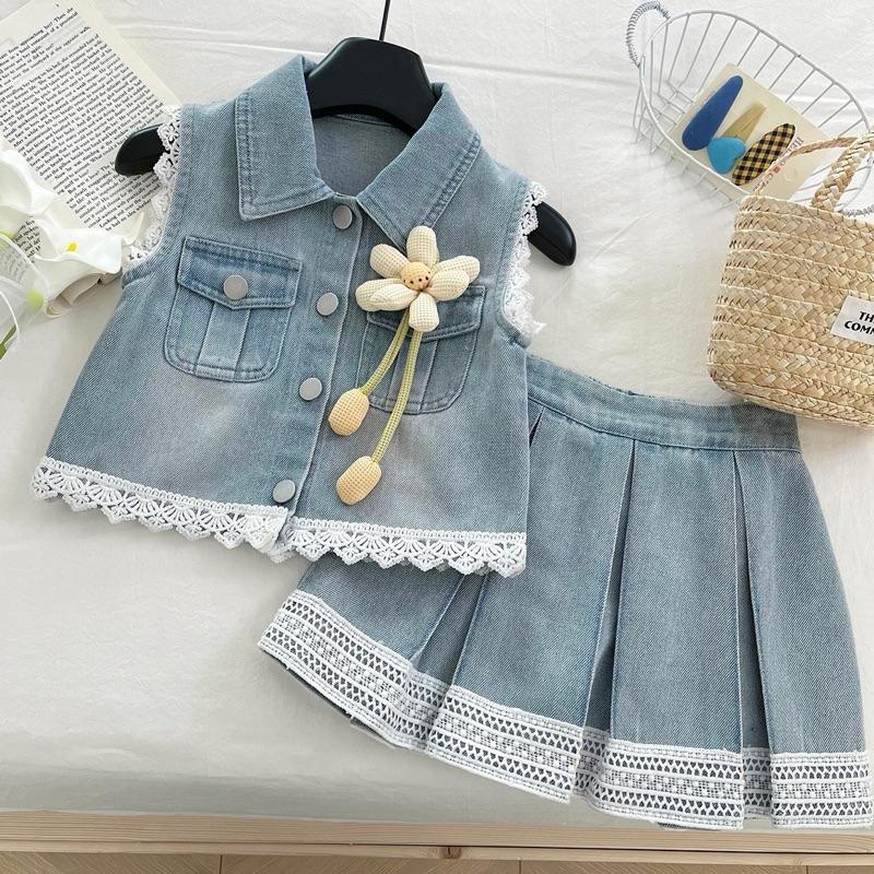 S18- Set áo jean ba lỗ gắn hoa xinh đẹp kèm chân váy jean xoè xếp ly có lót quần dành cho bé gái 8-30kg