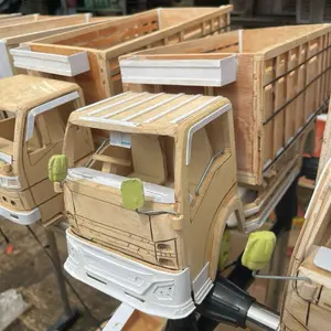Miniatur Truk Oleng dengan Desain Realistis dan Detail Tinggi untuk Koleksi Anda Model Realistis Detail Tinggi