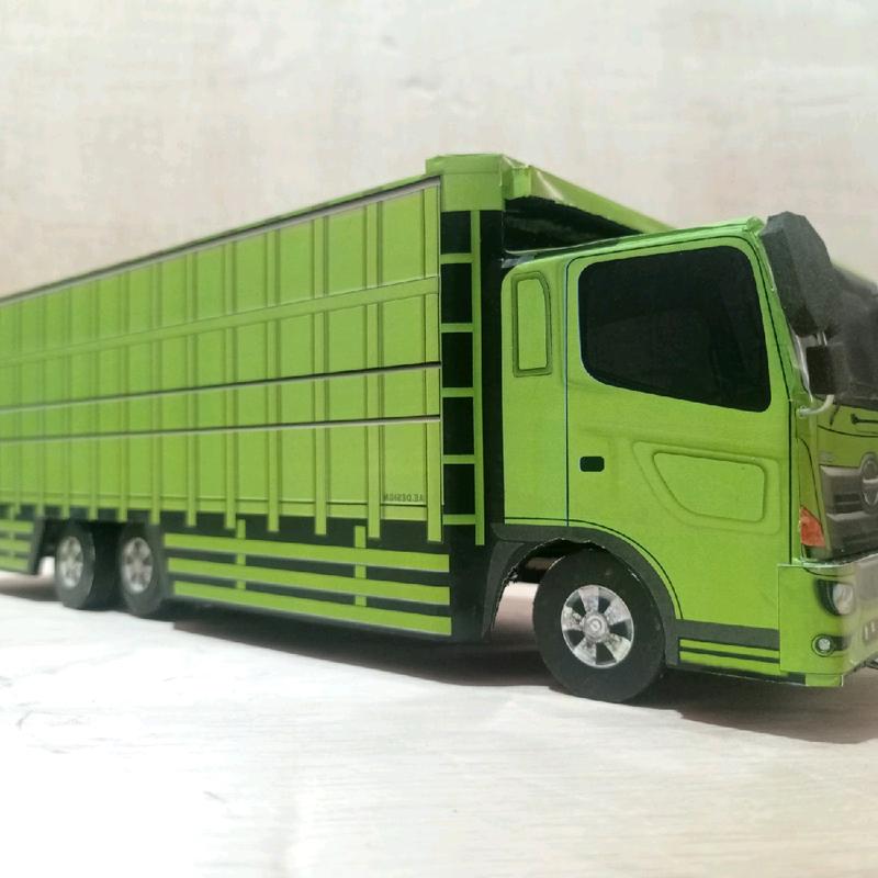 mainan anak minaitur truk tronton hino hijau full lampu Hadiah Kado Miniatur Toy 2