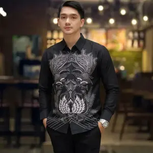 Kemeja Batik Pria Lengan Panjang Desain Batik Elegan Bahan Nyaman Cocok untuk Formal dan Profesional