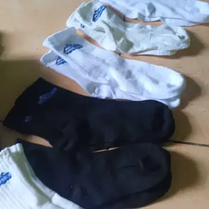 Zakka Store COD Kaus Kaki Anak Pria / Perempuan Warna Solid / Kaus Kaki Wanita Benang Tebal Menyerap Keringat / Kaus Kaki Motif Lucu