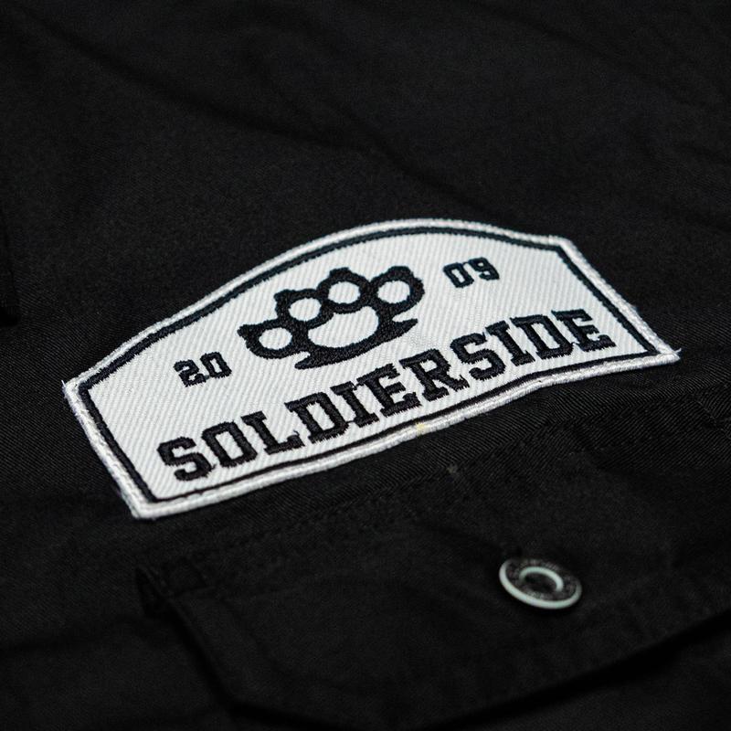 Soldierside Familia Workshirt "TheCREW" Hitam Bordir Putih-Hitam WS197 Kancing Simple kemeja pria  skena 5