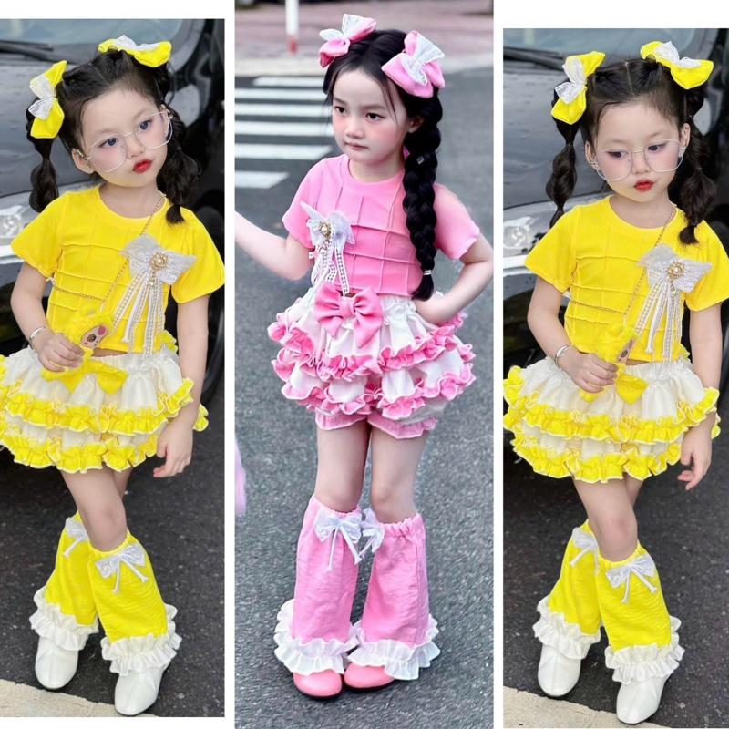  Bộ quần váy bèo xinh xắn + áo ô vuông tặng kèm vớ chân kẹp tóc cài áo cho bé gái 