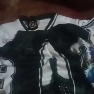 STELAN ANAK SETELAN BAHAN JERSEY V NECK KARAKTER LUFFY ROBLOX DEMON SLAYER UK M-XXL TERBARU Bahan Lembut Halus Adem Nyaman Fullprint Gambar Awet