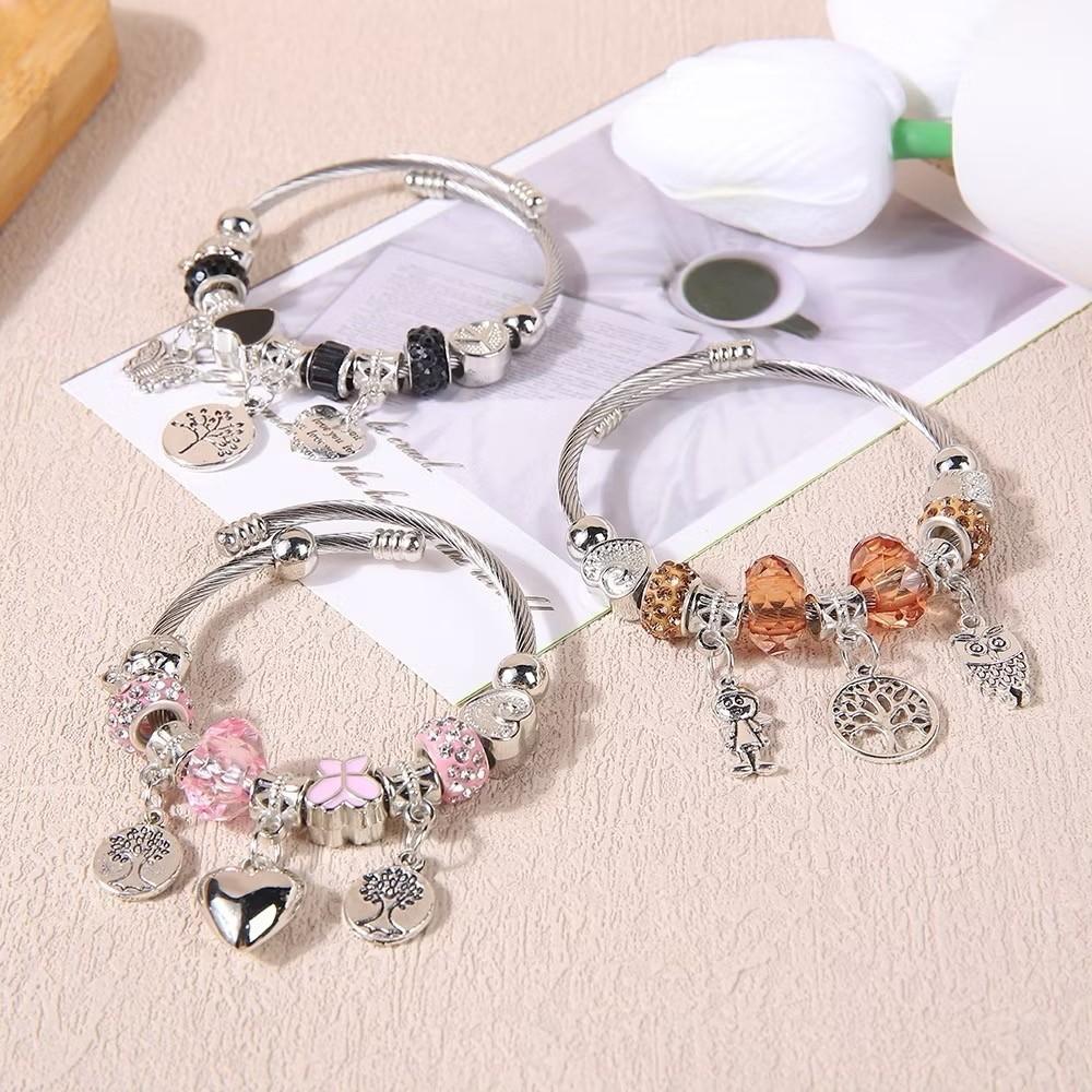 Bracelets & Bangles Gelang Modis - Gelang & Bangles dengan Desain Unik dan Charm Cantik untuk Tampilan Elegan Anda Gelang dengan Motif Hewan dan Bentuk Cantik Gelang