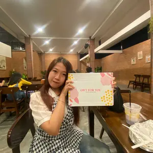 Alesha Gift Set - Exclusive Hampers Kado Ulang Tahun Cewek dengan : Tas Selempang Wanita, Boneka, Parfum, Dompet, Jam Tangan dan Paper Bag