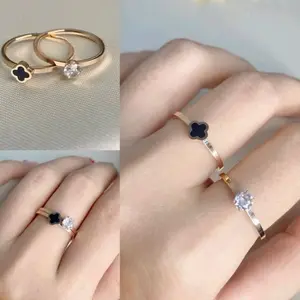 Cincin Wanita 1 Set Bunga Hitam Semanggi Dan Permata Daisy Titanium Wanita Anti Karat