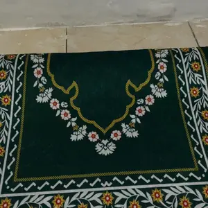 Sajadah Bulu Halus Kilat Glossy Silk Uk 60x110cm Bahan Lembut Bintik Anti Slip Kualitas Terjamin