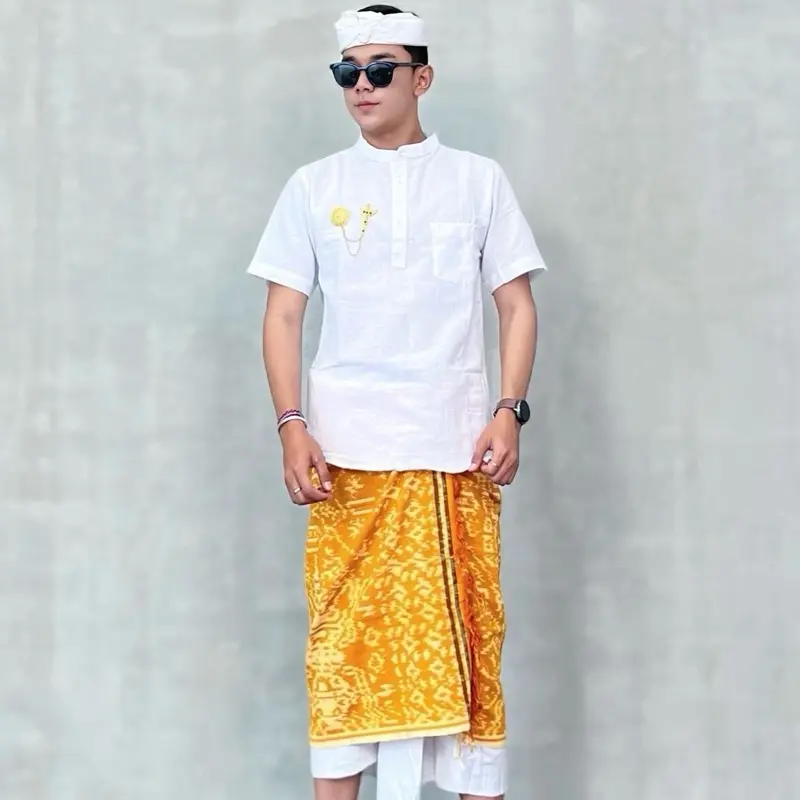 SAPUT TENUNAN BLANKET LASEM MOTIF GRINSING