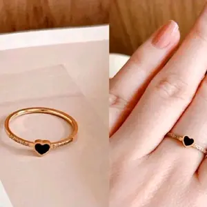 Cincin Titanium Size Love Hitam Permata Gold 24k Dengan Desain Hati Elegan dan Tampilan Mewah Rings