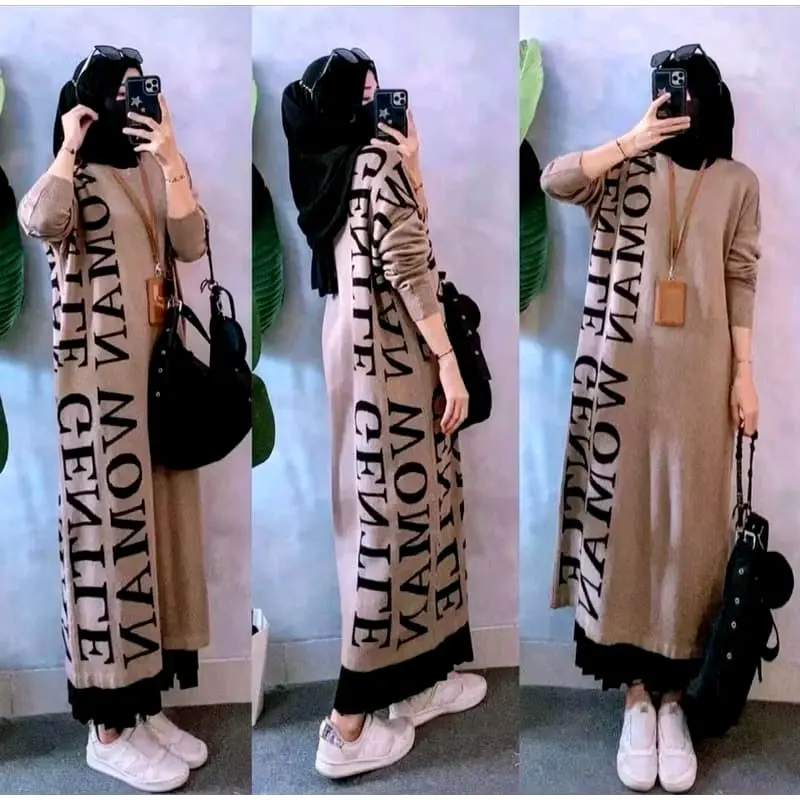 baju tunik bahan rajut memakai tulisan menarik