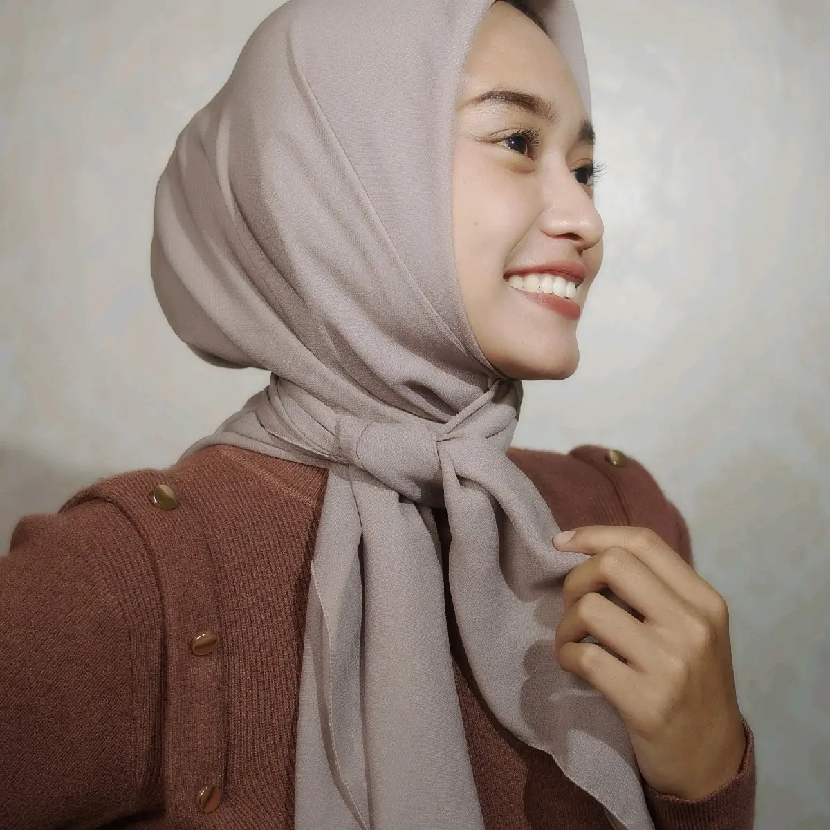 Hijab Square Premium Dewasa Segi Empat jahit tepi Cantik Nyaman