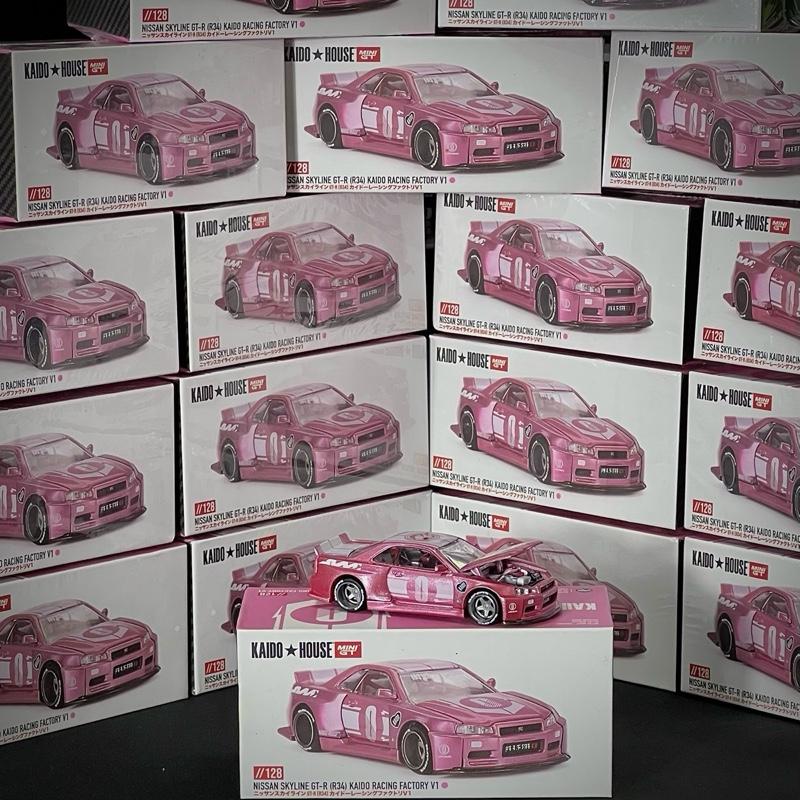  Xe mô hình tỉ lệ 1:64  Mã Kaido House 128  R34 Hồng 