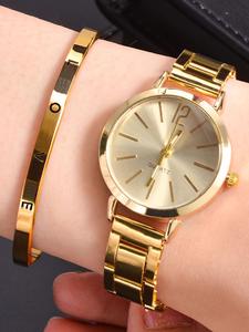Un set de dos relojes de cuarzo con correas de acero delgadas para mujer, con carátulas de reloj a la moda, adecuados como un set de accesorios de moda.