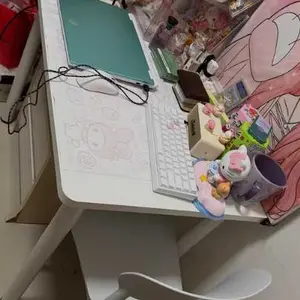 [Perhatian: Produk utama tidak termasuk, bonus gratis hanya sekrup dan kemasan penguat.]FUFU Meja Modern Serbaguna Kaki Bulat MDF 140cm Ringan Stabil Desain Sederhana untuk Belajar Komputer WFH & Ruang Rumah Versatile Bahan meja kamar aesthetic cewek