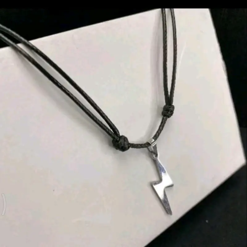Kalung Tali Liontin Titanium Model Petir Terbaru Pria & Wanita Anti Karat Anti Luntur Hitam Silver 1
