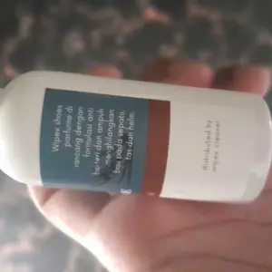 WIPEX PEWANGI PARFUM SEPATU ANTI BAU 60 ML SHOE PERFUME ANTI BAKTERI PENGHILANG BAU SEPATU 60ML PEMBERSIH SEPATU helm