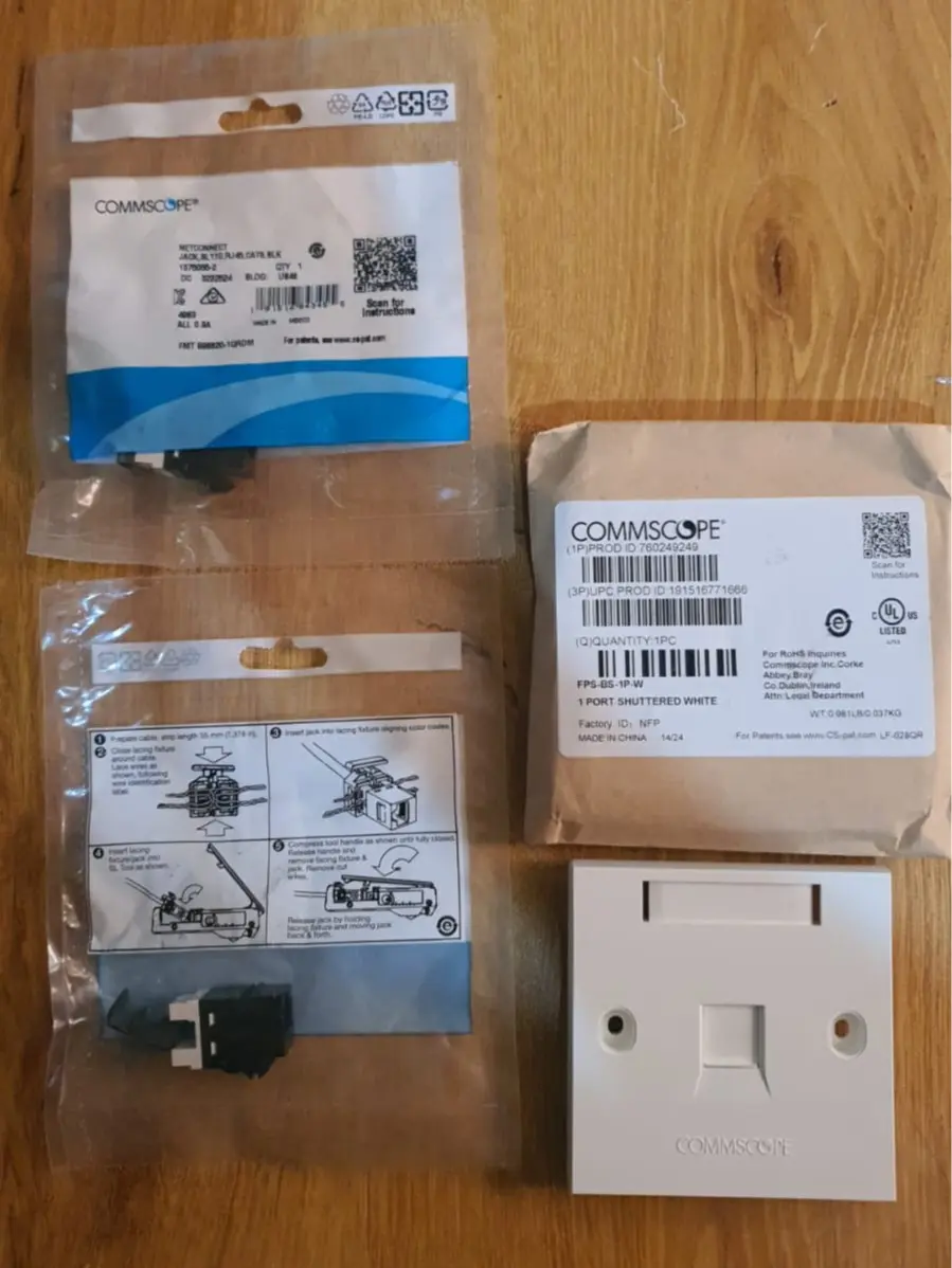 Faceplate 1 Port COMMSCOPE FPS-BS-1P-W + modular jack cat 6 JACK,SL110,RJ45,CAT6 BLK