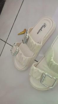 Product Review of Sandal Cowok Selop Karet Smile Type 913 Sandal Outdor dan Indoor Anti Slip Anti Air Bahan EVA  Tidak Bau  Pria Shoes Sendal from s**? 0