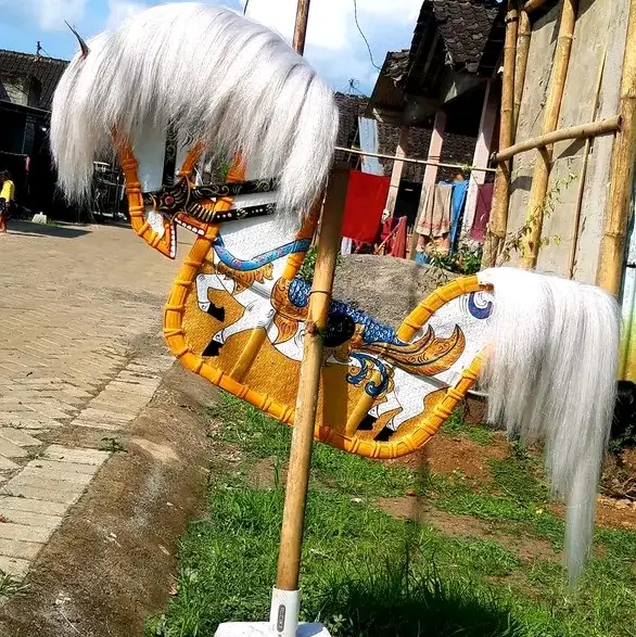 HANYA JUAL RAMBUTNYA SAJA.buntut kuda sintetis model suri depan belakang
