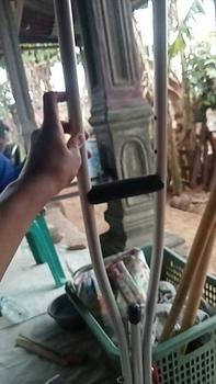 Product Review of Tongkat Ketiak Dewasa / Alat Bantu Jalan Dewasa (Egrang / Krek Ketiak / Kruk Ketiak / Kruk Crutch) from m**a 0