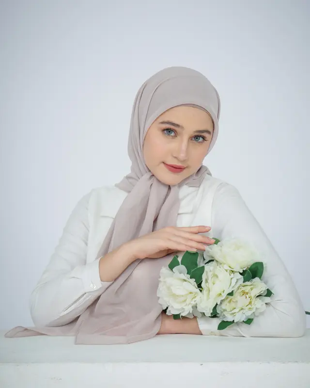 Adzkiascarf.id - Kerudung Segiempat Paris Japan Premium AQS Bellaluna Plain dengan Jahitan Tepi Full 112x112cm Jilbab Nyaman Square Muslim Cantik Free Pouch Simple Basic Tebal Lembut 7
