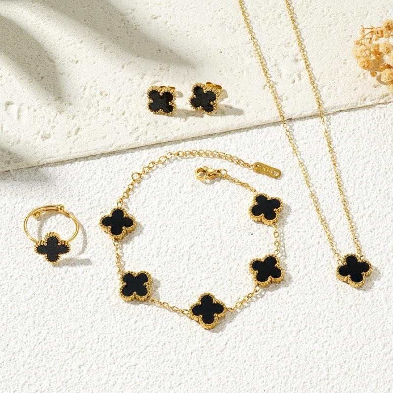 Set 4 món gồm Dây chuyền, Lắc tay, Bông tai, Khuyên tai mang may mắn Set bộ titan cỏ 4 lá size 13mm sét sét  cỏ  4  lá  đỏ  titan full