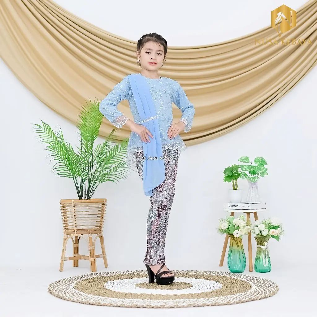 Setelan Baju Kebaya Anak Perempuan Bahan Brukat Tile Bordir Mutiara Set Rok Plisket Batik Anak / Kebaya Wisuda TK SD SMP Modern Untuk Hari Kartini Upacara Agustusan HUT RI Sekolah Lebaran Natal Imlek ( Ceruty Anak Tile ) Nusa Kebaya Umur 3 4 5 6 7 8 9 10