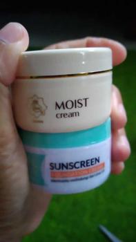 Product Review of Paket Viva(Moisturizer 22g&Suncreen 22g) from n**i 0