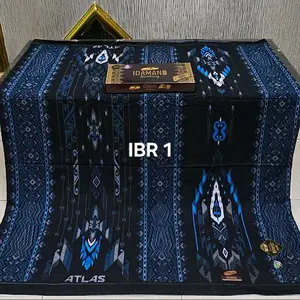Sarung atlas idaman bahan rayon motif prin murah berkualitas bukan songket timbul model terbaru desain kembang dan batik Hitam Putih Nyaman Muslim Dewasa
