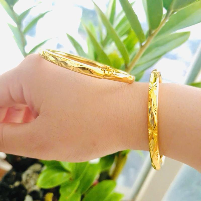 01 chiếc 02 Chiếc Vòng Bọng Trơn khía có Khoá Mạ Vàng 24K Loại xịn Đeo Rất Bền Lâu Không kỵ nước mồ hôi Làm Sáng Đôi Tay Của Chị Em - Có Ni Từ 48 đến 56 - Lokalo 29822