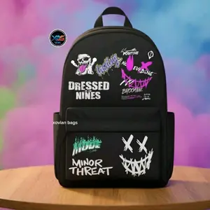 DRESSED NINES Tas Ransel Distro Hitam Fungsional untuk Sekolah Traveling Pria & Wanita Bahan Polyester D300 Ruang Utama Luas Saku  pinggir kiri-kanan Busa Tebal