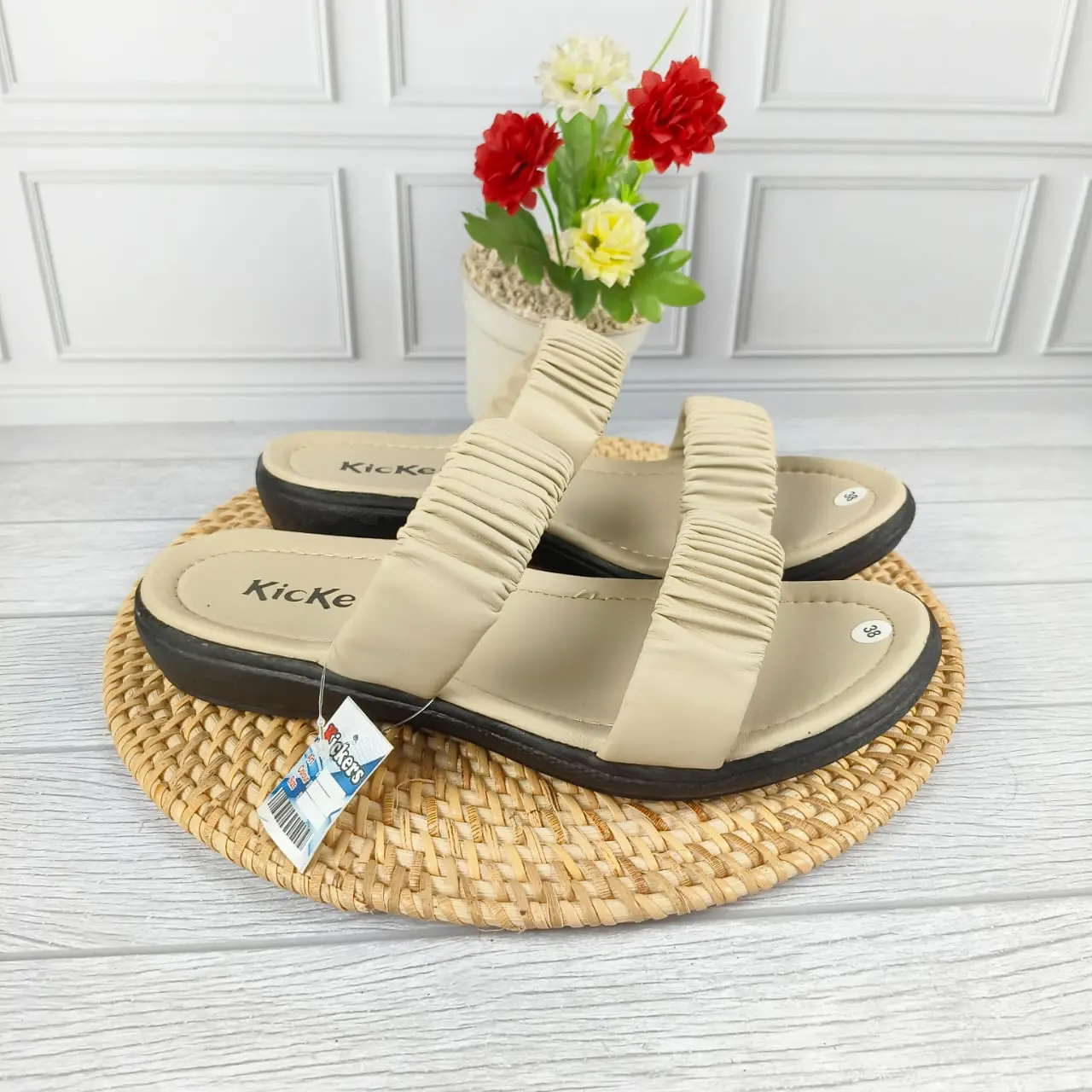 Sandal Selop Kickers Wanita Kerut Ban Dua. Sandal Kickers Wedges Import Karet. Sendal Slop Wanita Kerut. Sendal Cewek Wedges Slop