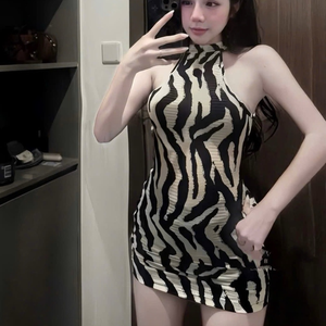 Lê Nguyễn thời trang trẻ