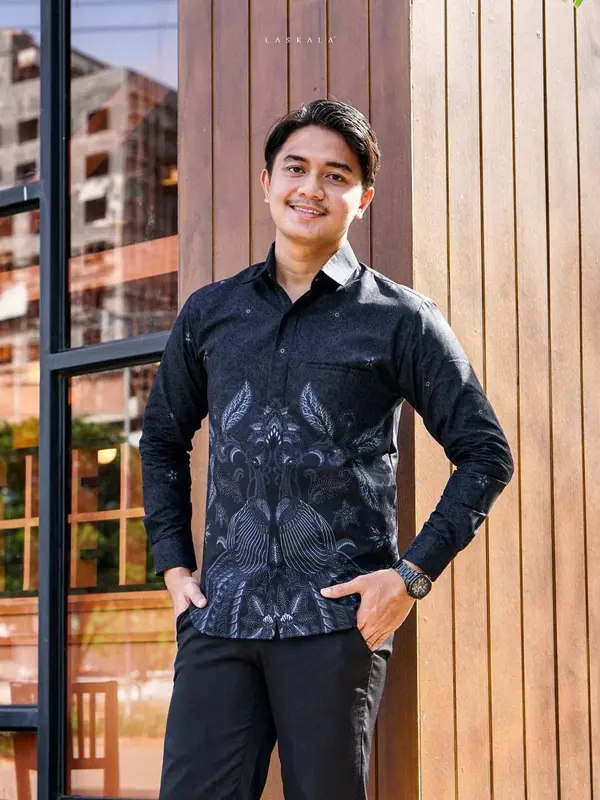 Atasan Baju Kemeja Batik Pria Lengan Panjang Terbaru Kasual Cowok Motif Hitam Reguler M L XL XXL 2