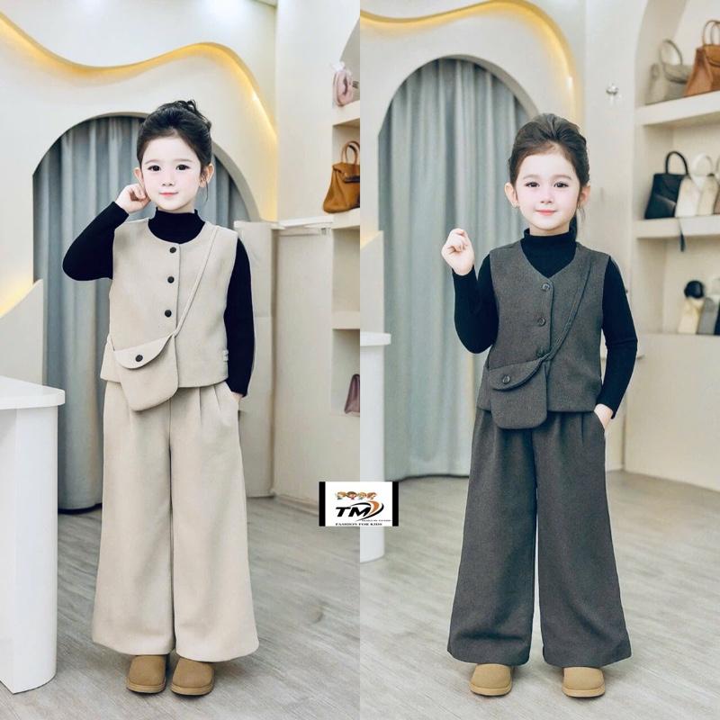  Sét 3 chi tiết gồm áo gile hàn và quần phối áo trong cổ lọ tặng kèm túi cho bé Gái,chất liệu mềm đẹp đủ size từ 9-35kg Kem 
