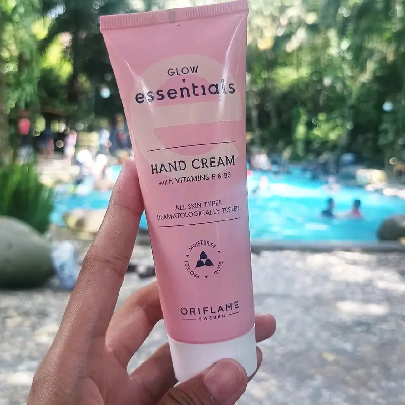 Glow Essentials Hand Cream with Vitamin E & B3 by Oriflame|Hand Cream Melembabkan Kulit Tangan Kering dan Kasar 4