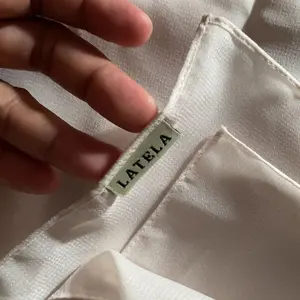 Latela Aromatic Square - Hijab Square Premium Jahit Tepi / Hijab Segi Empat Premium Jahit Tepi Nyaman Polycotton Hijab Anti Letoy Hijab Anti Badai Hijab Aromatic