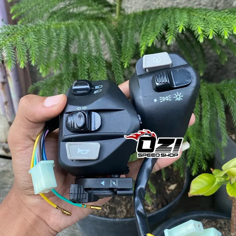 SAKLAR 1 SET CARBON KARBON FORGED MIO SPORTY MIO SMILE SOUL XEON MIO J MIO GT MIO M3 SOUL GT JUPITER MX 135 JUPITER Z 2009 DLL KARBON FORGET / HOLDER SAKLAR 1 SET KANAN DAN KIRI KARBON FORGED YAMAHA MIO XEON JUPITER SOUL DLL 2